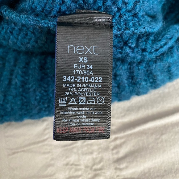 Next jumper/sweater - very soft - bell sleeves - shorter in length - Picture 5 of 5